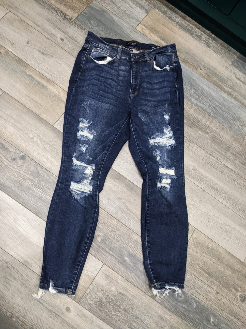 Judy Blue Mid Rise Skinny Fit Frayed Hem Jeans size 14W, JB82210DK-PL